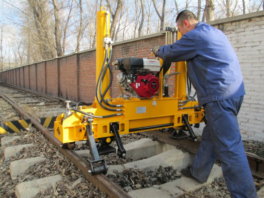 YQBJ-300x125型高(gao)行程液壓起撥道(dào)機