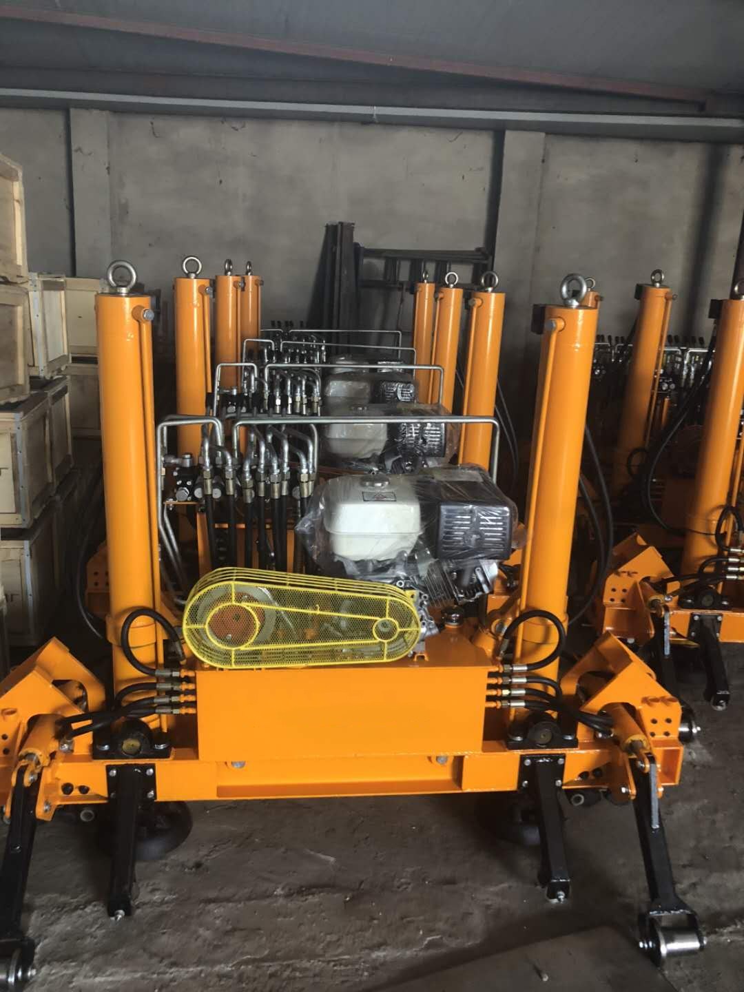 YQBJ-300x125型(xíng)高行程液壓起(qi)撥道機