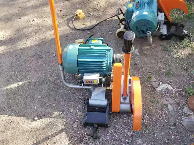 DQG-4型電動(dong)鋼軌鋸軌機(jī)