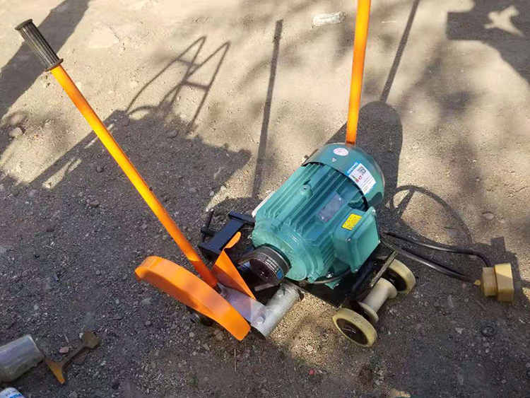 DQG-4型電動鋼(gang)軌鋸軌機 