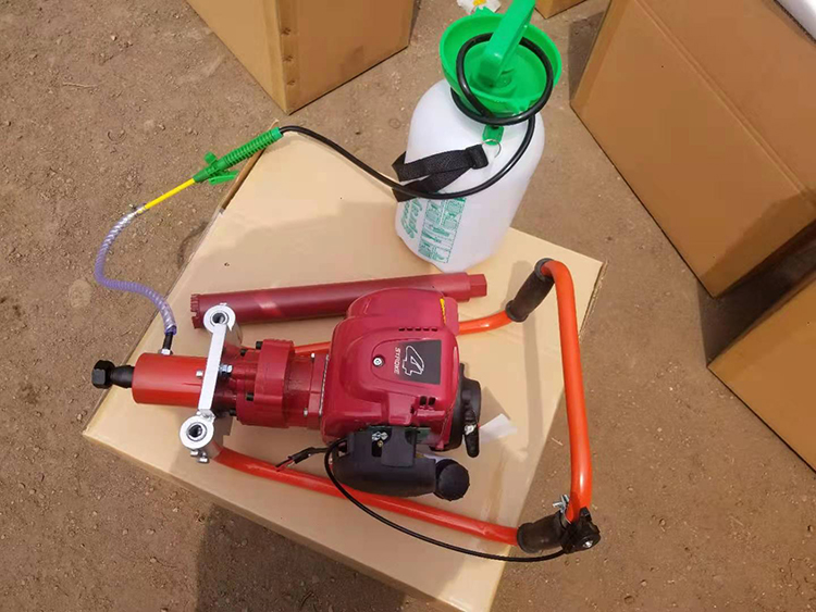 NLQ-45型(xing)内燃砼枕螺(luo)栓鑽取機