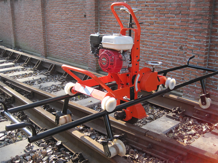 NCM-4.0型内燃道岔打(da)磨機