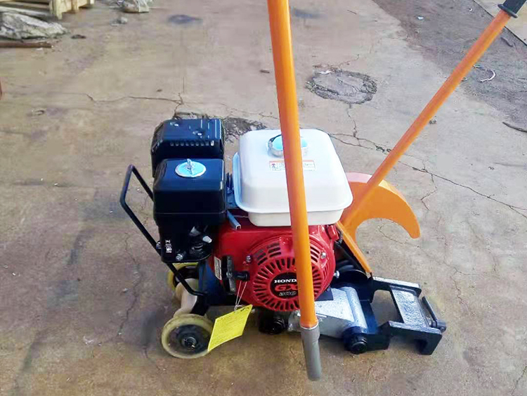 NQG-6.5II型内(nèi)燃鋼軌鋸(ju)軌機