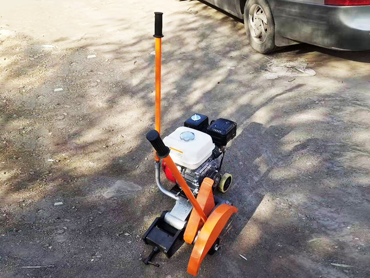 NQG-6.5II型内(nèi)燃鋼軌鋸(jù)軌機